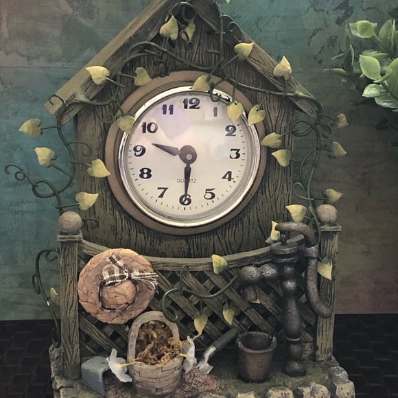 🕰 Solid Ivy Clock 🕰 - Picture 2 of 4